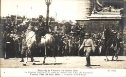 CPA Militaria Paris Fetes of the Victoire July 14th 1919 general Gouraud has just passed under Arc de Triomphe