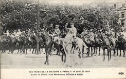 CPA Militaria Paris Festivals of the Victoire July 14th 1919 Before the procession the marshals Petain and Foch