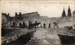 CPA Militaria church Village in ruins At the bottom intact church spine