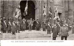 CPA Militaria Six new German flags with Invalides