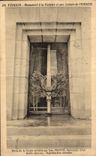 CPA Militaria Monument with the victory and the soldiers of Verdun Porte of the crypt executee by Jean Proves