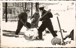 CPSM Militaria Soldats dans la neige 