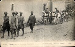 CPA Militaria Armee indienne Convoi de vivres