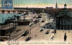 CPA Bordeaux Les Quais pris de la Place de la Bourse Vue vers la Tour Saint Michel