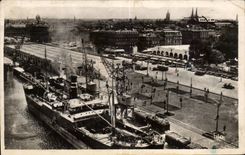 CPA Port Autonome de Bordeaux Vapeur en dechargement devant les Nouveaux Jardins des Quinconces