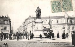 CPA Bordeaux La Place et la Statue de Tourny