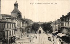 CPA Nimes Boulevard Victor Hugo et le Lycee