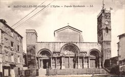 CPA Saint Gilles du Gard L Eglise Faqade Occidentale