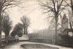 CPA Verneuil Promenade des Ramparts et Eglise 