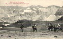 CPA the High Pyrenees Cirque of Troumouse Centers the peak of Mnia Cheval Horse