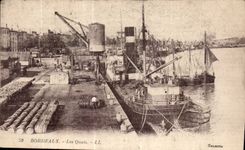 CPA Bordeaux les quais Bateau