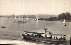 CPA Bordeaux Le fleuve La Garonne Bateau
