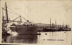 CPA Bordeaux les docks Bateaux