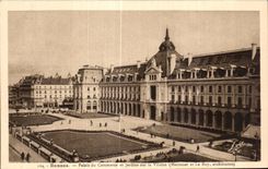 CPA Rennes Le Palais du Commerce et Jardins sur la Viliaine