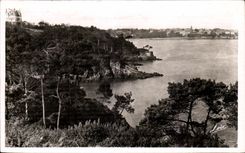 CPA Cote D Emerard Les Bords de la Rance Dinard la Vicomte Au loin Dinard