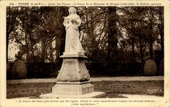 CPA Vitre Jardin des Plantes La Statue de la Marquise de Sevigne