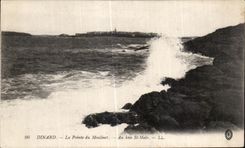 CPA Dinard La Pointe du Moulinet Au loin St Malo