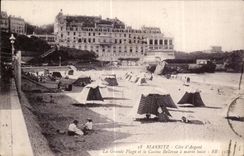 CPA Biarritz Cote d Argent La Grande Plage et le Casino Bellevue a maree basse