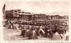 CPA Saint Jean De Luz (Cote Basque) La Plage Les Tentes devant la Pergola