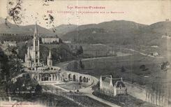 CPA Lourdes Vue Plongnante sur La Basilique