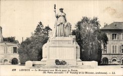 CPA Lisieux Le Monument aux Morts Pour La Patrie Militaria 