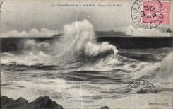 Santo vago Malo de CPA cerca de la mota de polvo