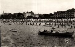 CPA Arcachon La plage a l heure du bain vers le casino