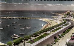 CPSM Arcachon Vue generale de la plage prise du grand Hotel