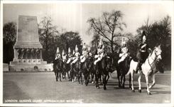 CPA London Queens Guard Approching Whitehall Militaria Soldier