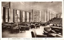 CPA Bateau Normandie Le Fumoir Le Grand Escaller Paquebot 