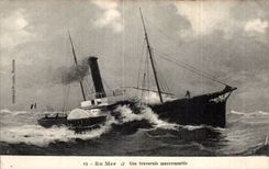 CPA Boat At sea a Crossing mouvementee Trade