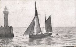 CPA Bateau de Peche Le Treport Phare Lighthouse