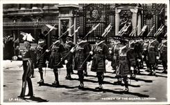 CPA Yeomen of the Guards London Militaria Soldat 