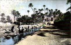 Lavanderas de CPA Argelia en lecho de un rio seco