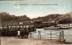 CPA Coblence Le Pont de bateaux pendant le passage