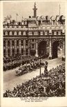 CPA The Royal bride and bridegroom driving to Buckingham palace after the ceremony London 