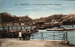 CPA Coblence Le Pont de bateaux pendant le passage