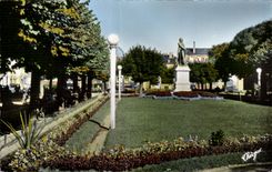 CPA la Viena Limoges el jardin publico y el Staute del Jourden forman