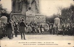 CPA the Festivals Of the Victoire has Paris July In front of the cenotaph the delegation Lorraine Alsacienne Militaria