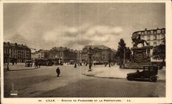 CPA Lille Statue De Faidherbe And Prefecture