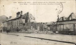 CPA Creil Guerre de incendie par les Allmands Rue Gambetta Incendiary by the Gormans Ineendiary of houses Militaria 