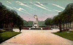 CPA Creil (Oise) Le Parc et le Monument aux Morts