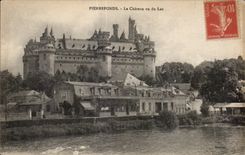 CPA Pierrefonds Le Chateau vu du Lac