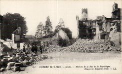 CPA Senlis War Houses of the Street of the Republic Houses in Republuis street L
