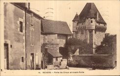 Puerta de CPA Nevers de Croux y antes de la puerta