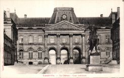 CPA Luneville Le Chateau Cour Interieure