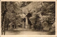 CPA La Douce France Rocamadour (Lot) Entree de la Grotte de la mise au Tombeau Au fond et a gauche