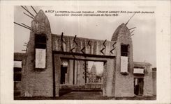 CPA Exposition Coloniale Internationale Paris 1931 A O F La porte du village Indigene