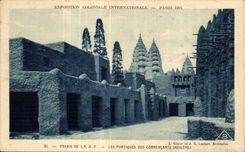 CPA Exposition Coloniale Internationale De palais de les portiques commercants indigenes