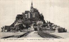 CPA Le mont saint michel Vue generale de la digue a maree houte